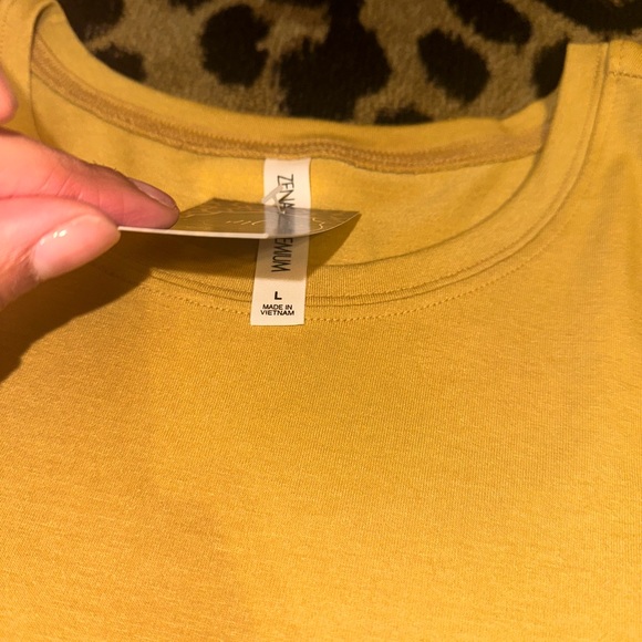 Mustard 👚 - Picture 3 of 7